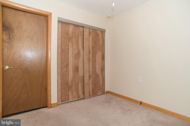 Building Photo - 346 Thornridge Dr