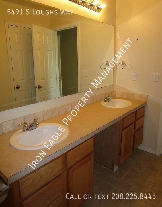 Building Photo - 5491 S Loughs Way