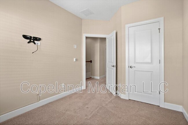 Building Photo - 5912 Anchorage Way S