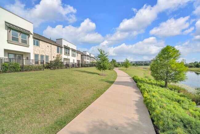 Building Photo - 16531 Lake Austin St