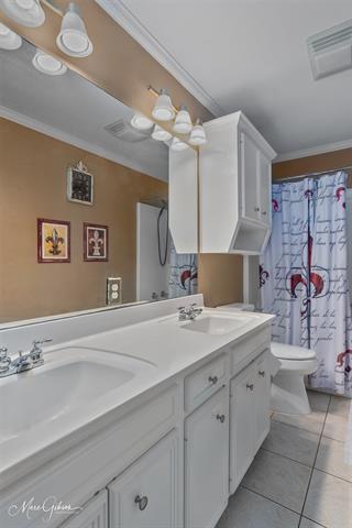 Building Photo - 3303 Colonial Dr