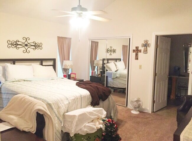 Building Photo - 1618 1st Ave