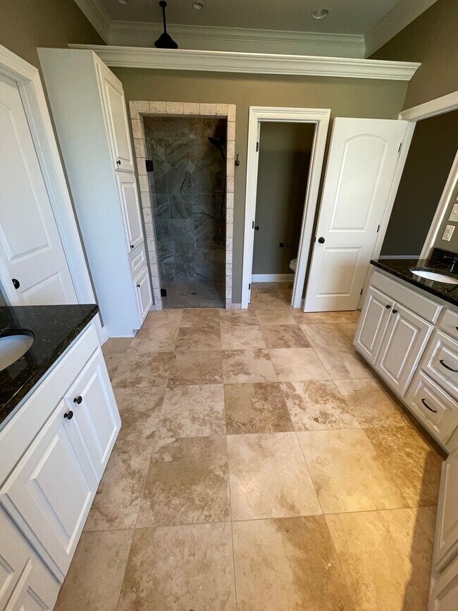 Building Photo - Gorgeous 4 Bedroom home in Twelve Oaks