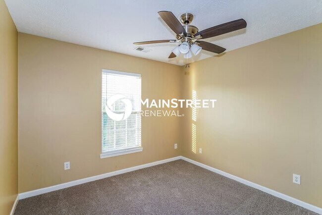 Building Photo - 3 Bedroom Pet-Friendly Home in Nashville, TN with Main Street Renewal