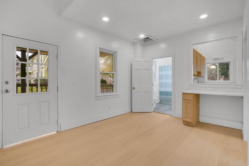 Building Photo - 140 Wait St