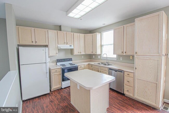 Building Photo - 13014 Shamrock Glen Dr