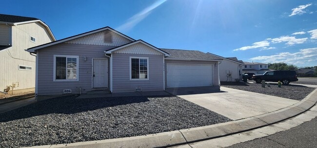 Primary Photo - Update 3 bed/2 bath in Orchard mesa