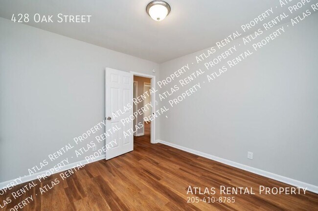 Building Photo - 428 Oak St