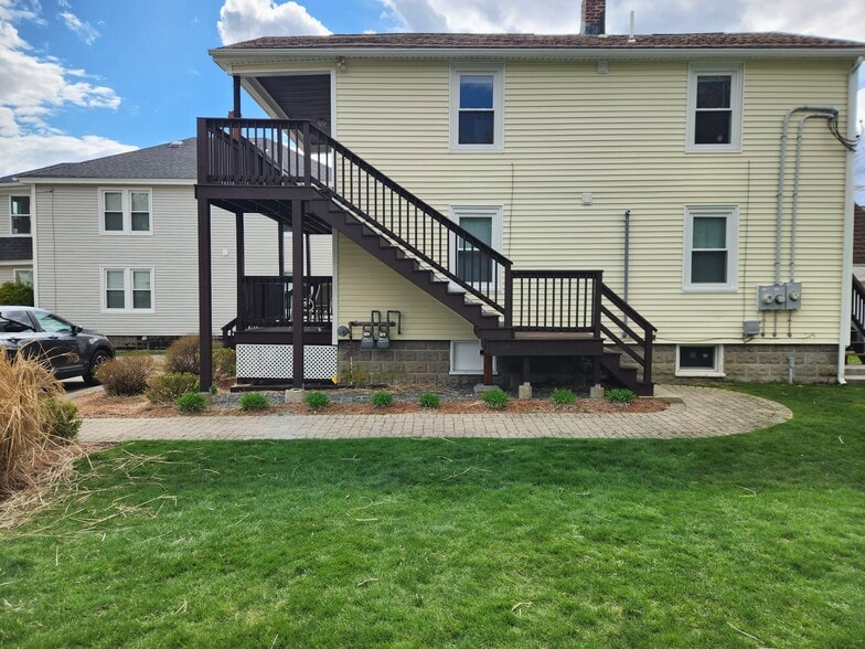 Building Photo - 18 Church St