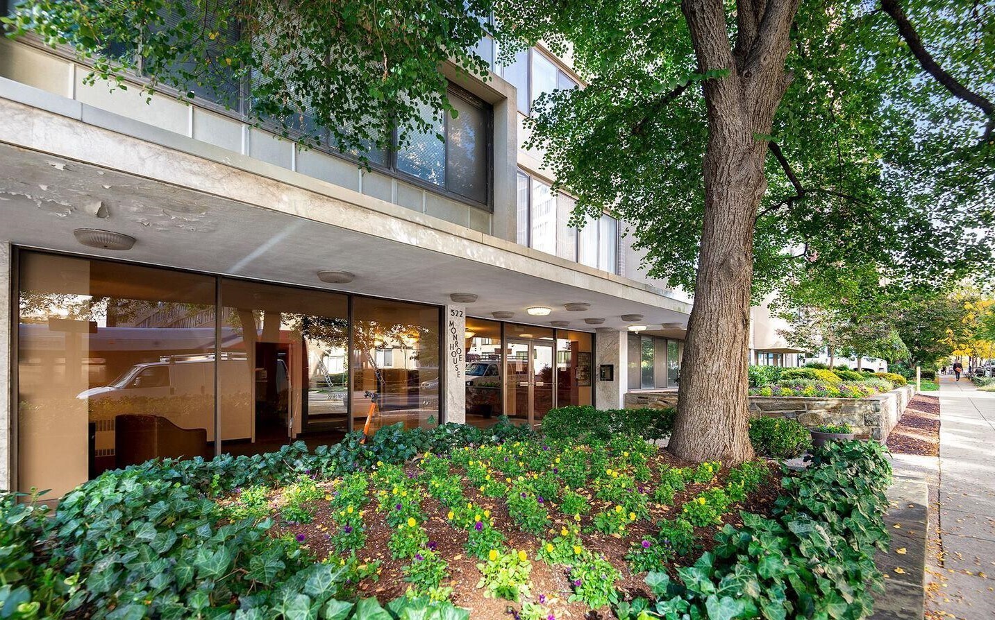 Building Photo - 522 21st St NW