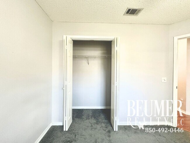 Building Photo - Solar Panel 3bd/2bath Home located Northeast Pensacola