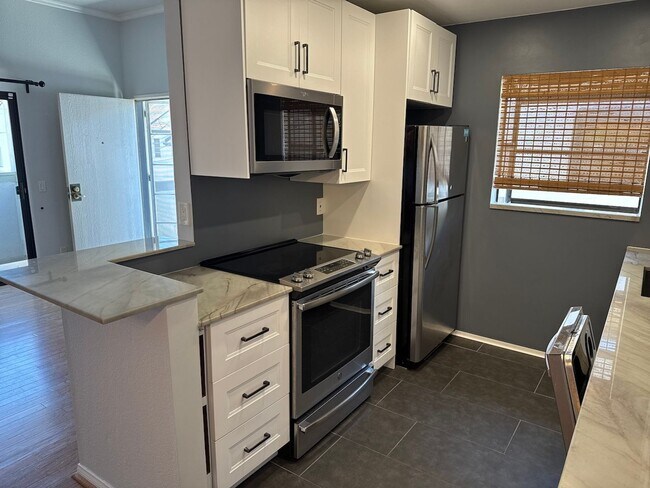 Building Photo - 2 BR/2BA Kensington Condominium with Garage