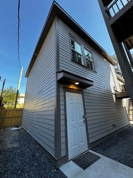 Building Photo - 530 E Park Ave