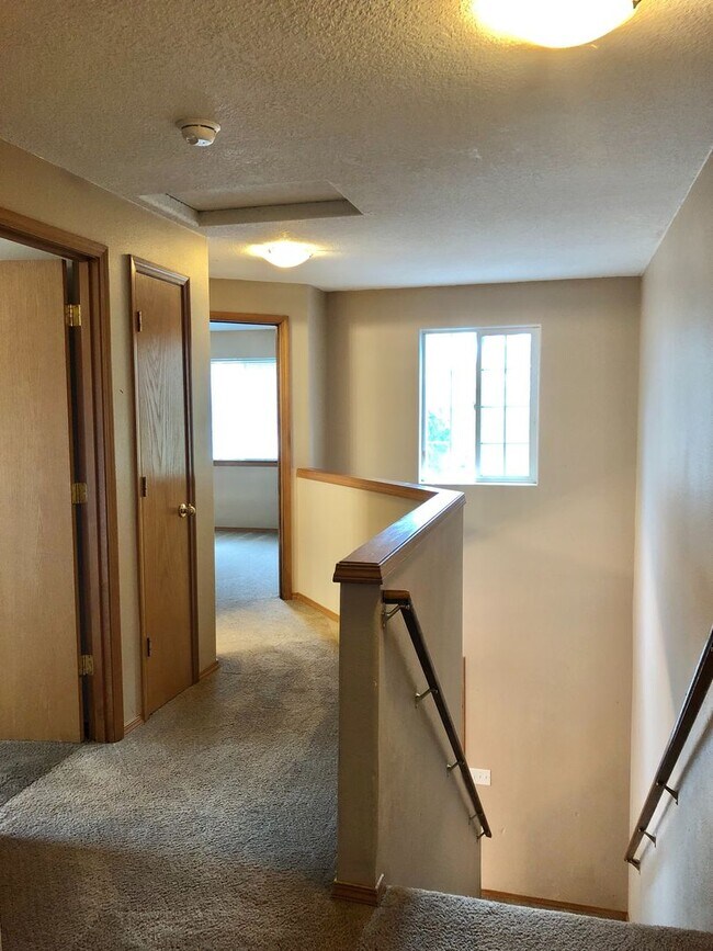 Building Photo - 270 SE Edwards Dr