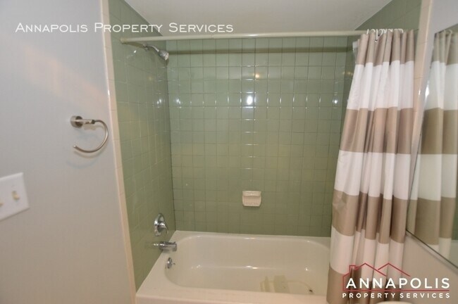 Building Photo - 13 silverwood circle #10