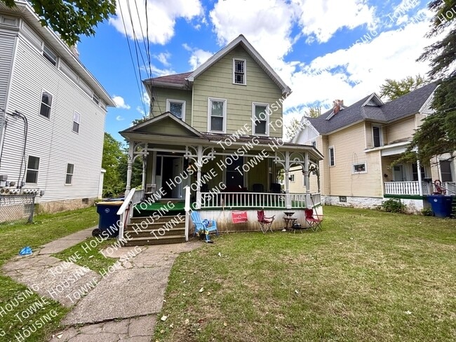 Building Photo - 321 Washburn St