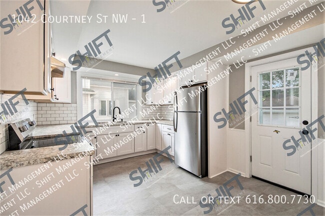 Building Photo - 1042 Courtney St NW