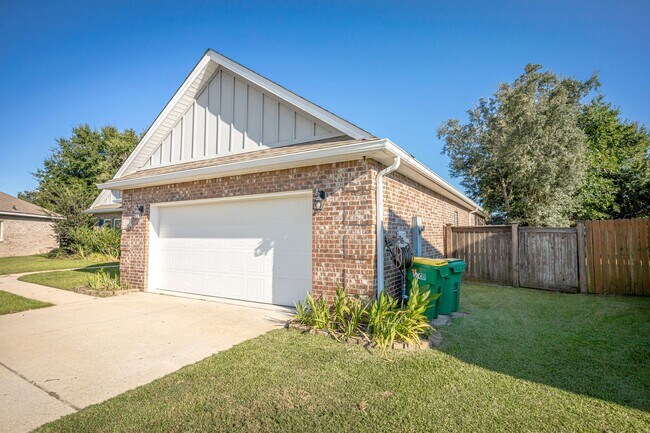 Building Photo - 1013 Silverbell Cv