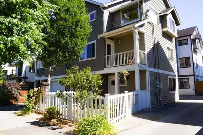 Primary Photo - Stylish Craftsman townhouse Ballard!