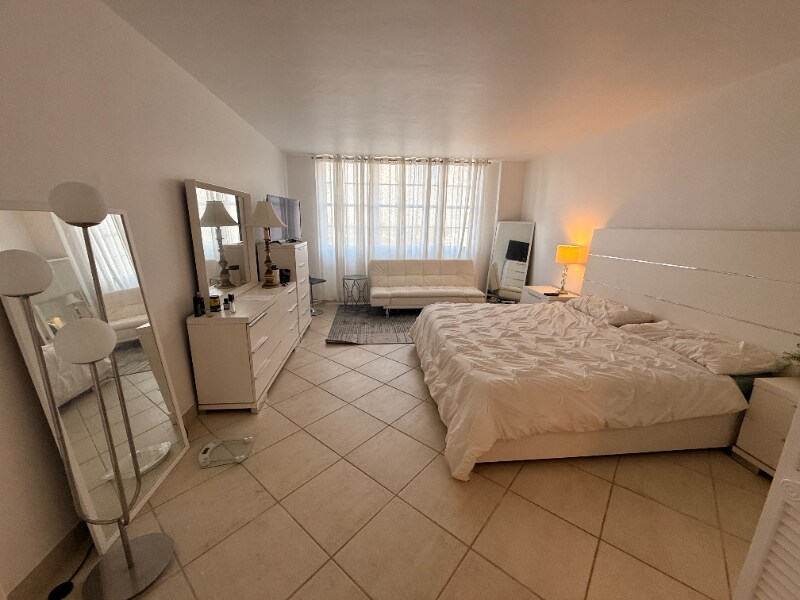 Building Photo - 5825 Collins Ave