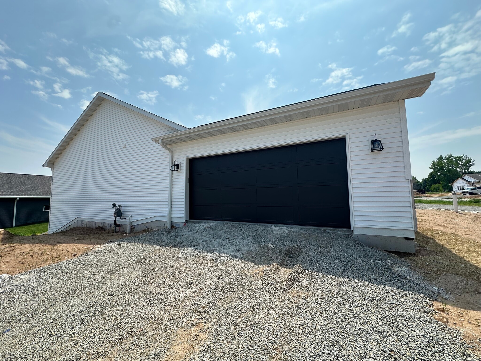 Building Photo - 2129 Clover Field Dr