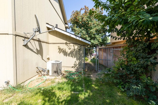 Building Photo - 7319 N Perry St