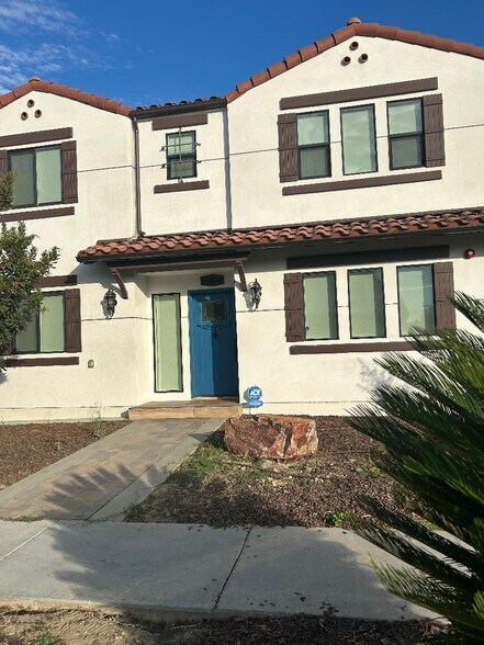 Primary Photo - 10224 La Reina Ave