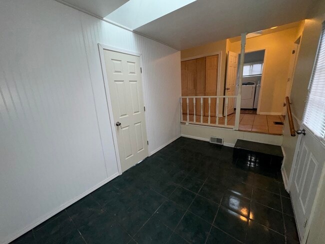 Building Photo - 2363 E Maple Rd