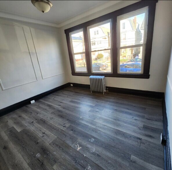 917 Grove St 1B - 916 Grove St