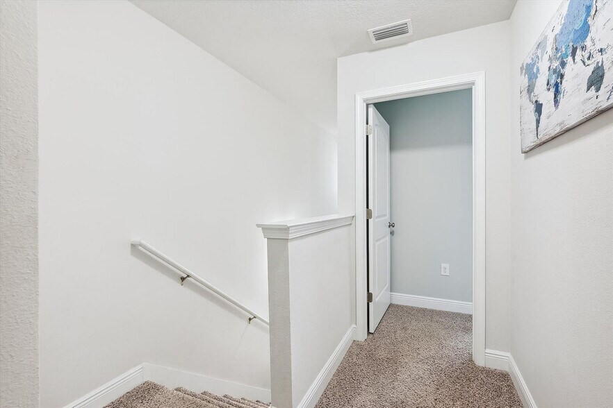 Building Photo - 7664 Shadow Lake Dr