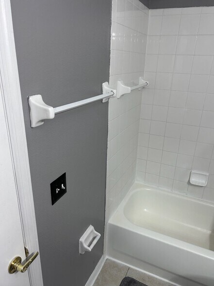 Building Photo - 423 Orchid Dr