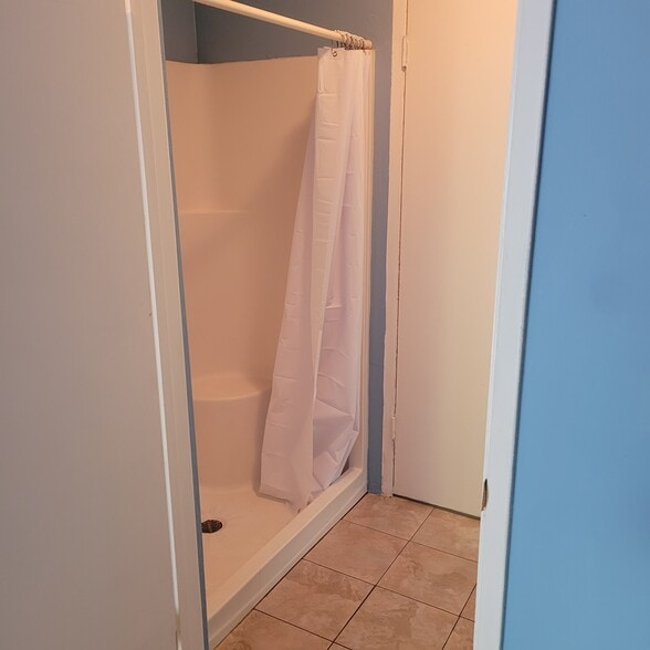 Building Photo - 1726 Crescent Dr