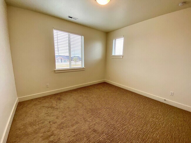 Building Photo - Beautiful Custom 6 Bedroom (2 Primary Bedrooms!) +Office located in NW Meridian