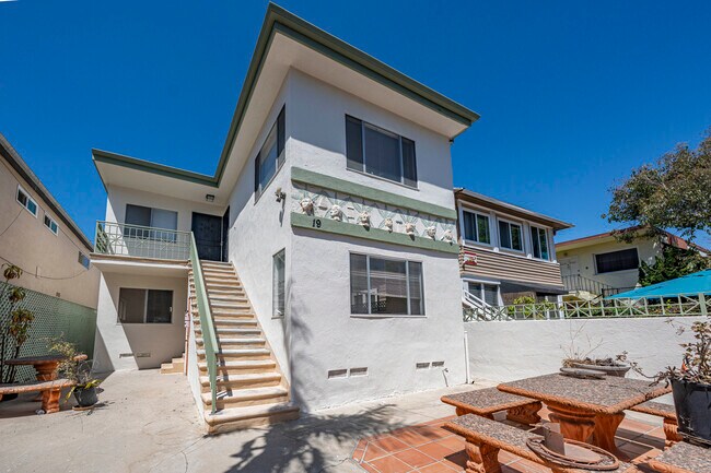 Building Photo - 19 19th Ave