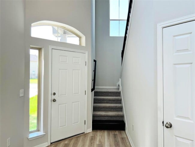 Building Photo - 136 MacArthur Dr