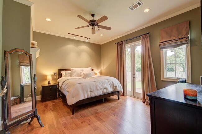 Building Photo - 3786 Rosedale Dr