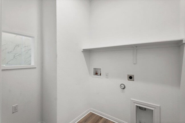 Building Photo - 813 Saratoga Ln