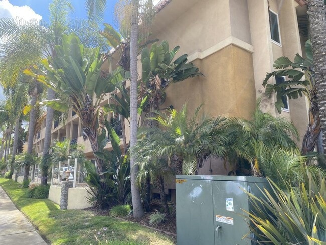 Building Photo - 7555 Linda Vista Rd