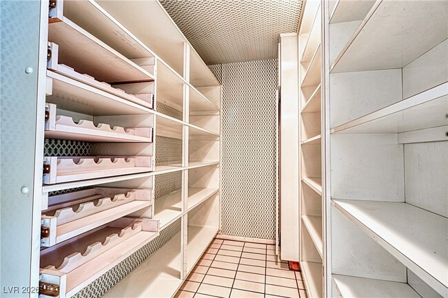 Building Photo - 940 Vegas Valley Dr