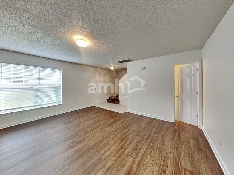 Building Photo - 4945 Hopewood Ln
