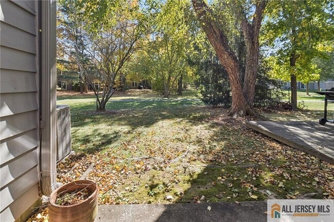 Building Photo - 10 Brookline Ct