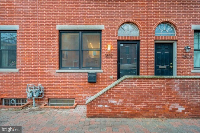 Building Photo - 1802 Christian St