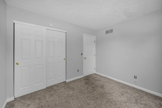 Building Photo - Lebanon- Beautiful 3 bed 2.5 bath home
