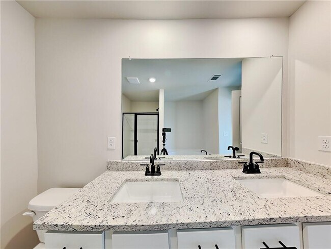 Building Photo - 700 Plant Rd