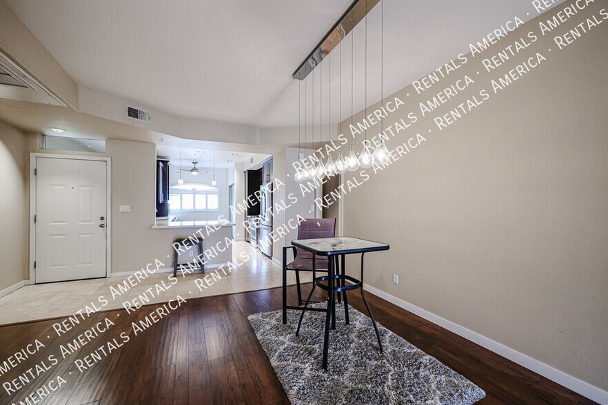 Building Photo - 8653 E Royal Palm Rd