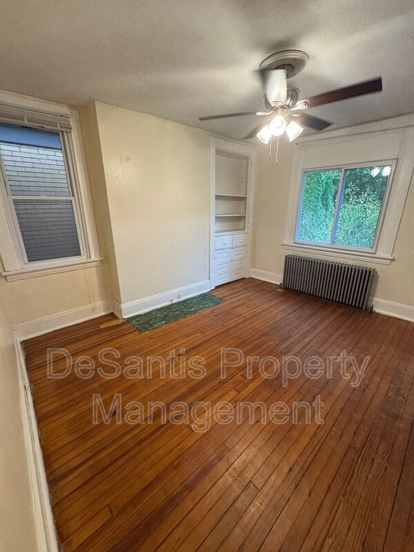 Building Photo - 2450 Starkamp St