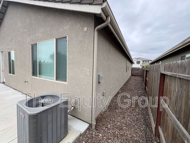 Building Photo - 1336 W Porter Ave