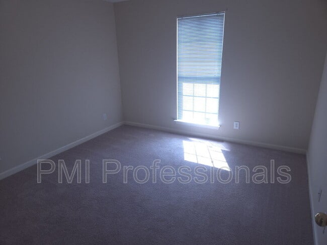 Building Photo - 2303 Keegan Dr