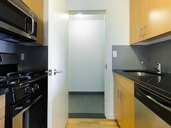 Building Photo - 261 Eckford St