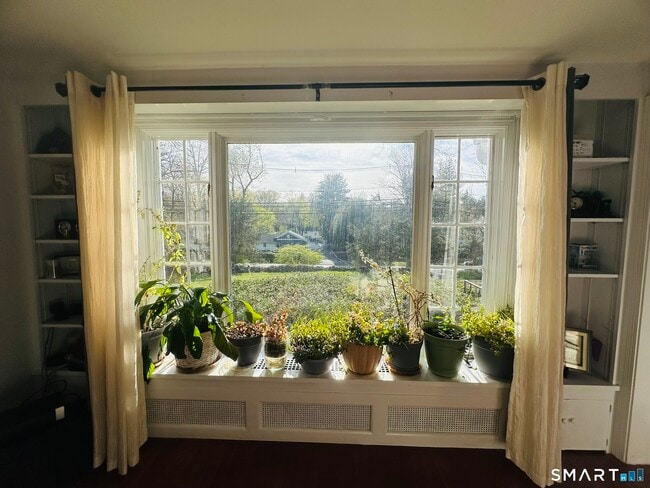 Building Photo - 37 Weed St